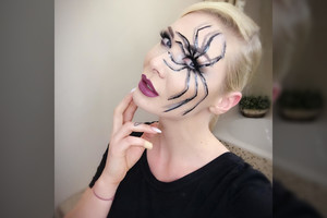 Natalija Bunkė išbandė du skirtingus Helovino įvaizdžius