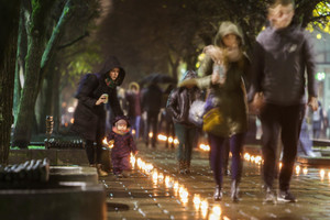 Kauno studentai vėl sukūrė stebuklą: miestas nušvito žvakių šviesa