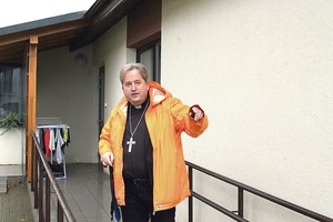 Valdininkai iš modernių namų guja nepilnamečius globotinius