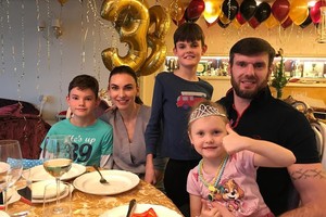 Gausi šeima krepšininkui Kšištofui Lavrinovičiui surengė gimtadienio staigmeną