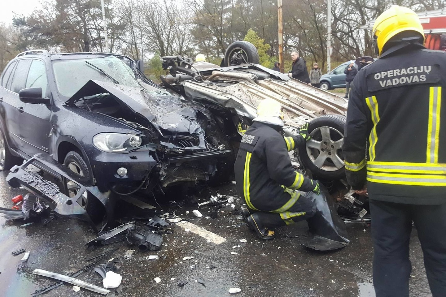 Vilniuje susidūrus dviem automobiliams žuvo mergina, dar viena vairuotoja buvo sužalota.