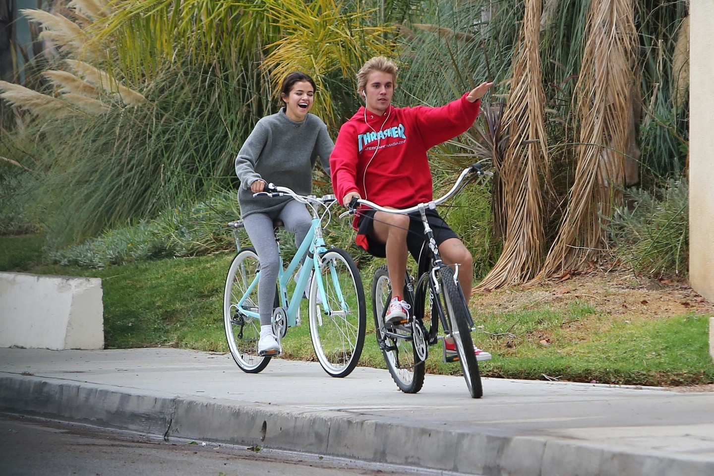  Justinas Bieberis ir Selena Gomez.<br> ViDA Press nuotr.