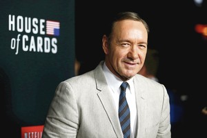 Kevinui Spacey - nauji kaltinimai, prabilo „Kortų namelio“ darbuotojai