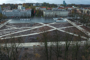 Architektai sukritikavo renovuotą Lukiškių aikštę: „Įpaminklinta depresija“