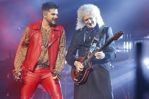 Grupė „Queen“ gastroles Europoje pradėjo dviem anšlaginiais koncertais