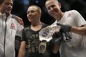 Lietuvių kilmės kovotoja Rose Namajunas – UFC pasaulio čempionė!