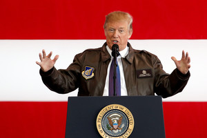 Iš Japonijos – griežtas Donaldo Trumpo pagrūmojimas Šiaurės Korėjai