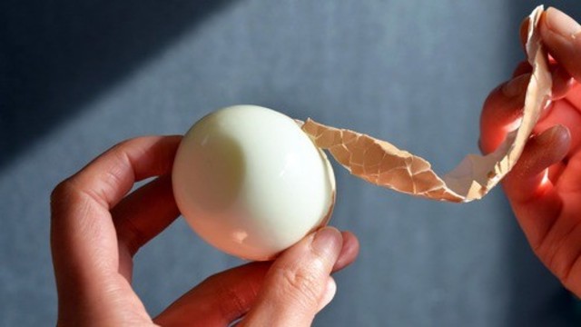 Šiuo būdu virtą kiaušinį be vargo nulupsite vos per kelias sekundes