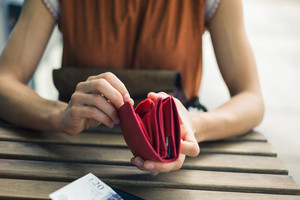 Kavinėje merginas iš vėžių išmušė padavėjų elgesys – ausys degė iš gėdos