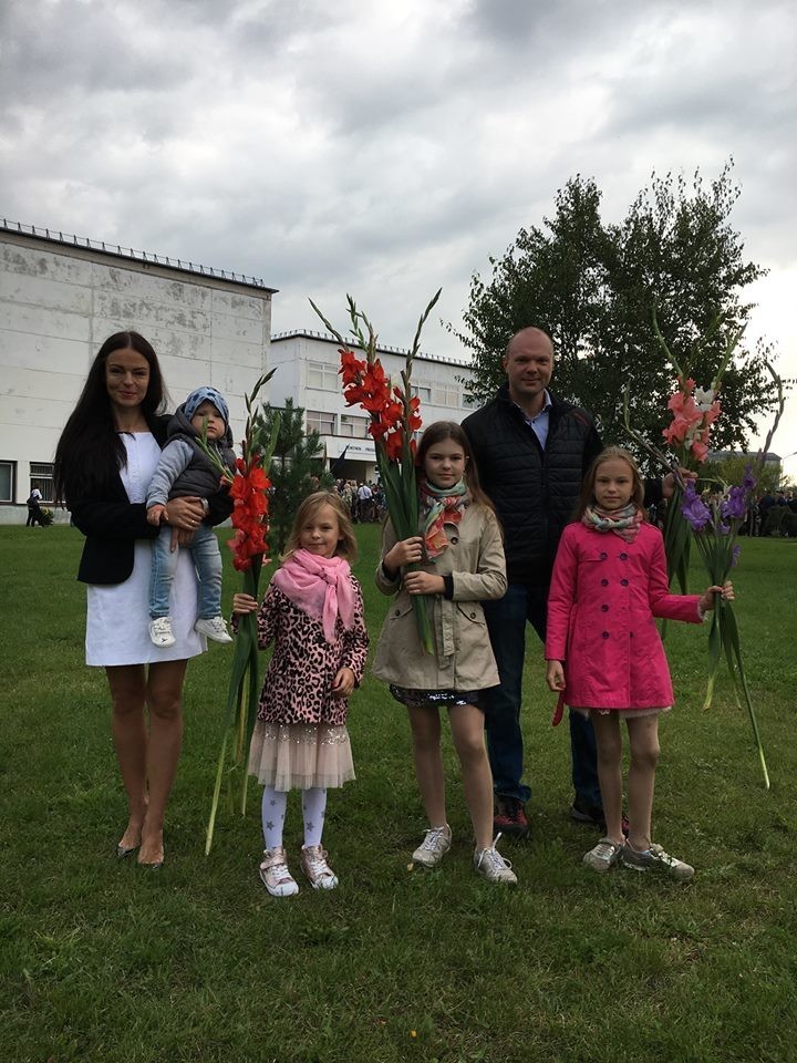 Kristupas Krivickas su žmona Jurgita ir vaikais.<br> Asmeninio albumo nuotr.