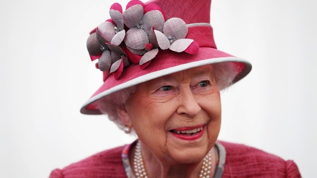 Karalienė Elžbieta II investavo „mokesčių rojuose“
