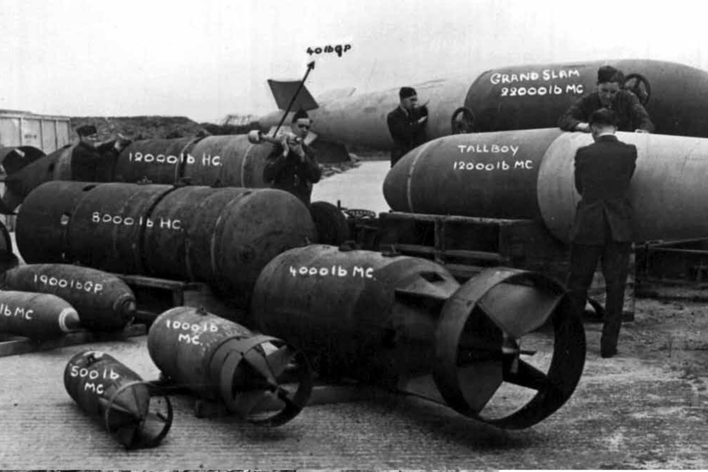 Antrojo pasaulinio karo metų britų aviacinės bombos.