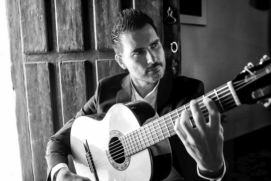 Flamenko gitaros virtuozas Carlosas Piñana pristatys savo naujausią kūrinį 