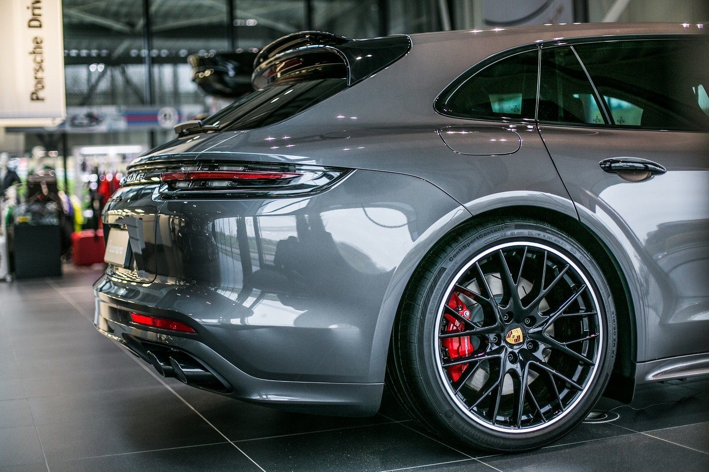„Porsche Panamera Sport Turismo“ kaina Lietuvoje prasideda nuo 99 196 eurų.<br>Gamintojo nuotr.