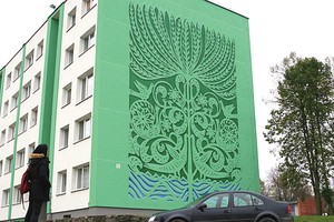 Menininkė nori važinėti po Lietuvą ir „sodinti“ medžius ant namų sienų