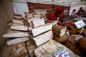 Vaistininkė paaiškino, kodėl nereikėtų atsisakyti lašinių