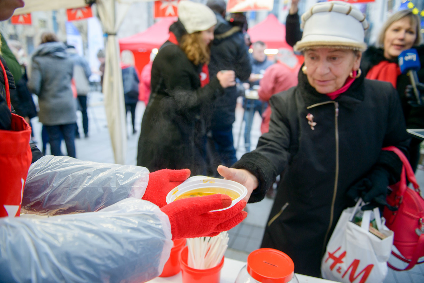 Akcija „Maltiečių sriuba“ šiemet vyksta jau dvyliktą kartą.<br> J. Stacevičiaus nuotr.