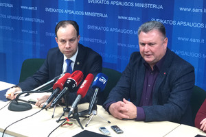 Aurelijus Veryga prabilo, kada ir kiek kils medikų algos 