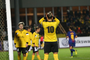 Kuriozinė situacija Šiauliuose: futbolininkės viena kitai sutrukdė įmušti įvartį