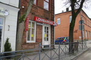 Į lombardą Telšių vagys įsibrovė išgriovę sieną