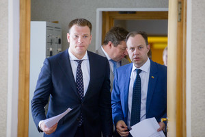 Aurelijus Veryga paaiškino, kodėl negali derėtis su visais medikais dėl didesnių algų