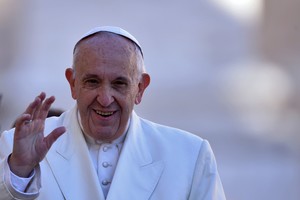 Popiežius Pranciškus uždraudė pardavinėti rūkalus Vatikane