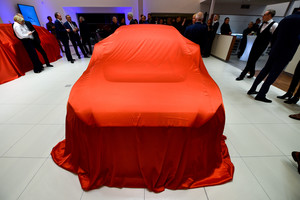 Vilniuje – prabanga tviskanti „Jaguar Land Rover“ salono atidarymo šventė