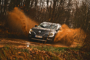„Renault“ naujausią miesto visureigį „Koleos“ pristatė miško gilumoje