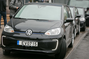 Vilniaus pareigūnai persėdo į elektromobilius: laukia daugiau naujovių