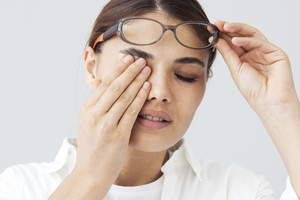 Trūkčioja akies vokas? Štai ką tai gali reikšti