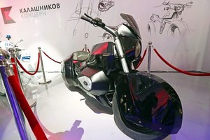 Šis keistas motociklas kelia juoką? Jis lydės Vladimiro Putino limuziną