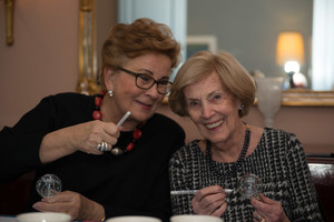 Alma Adamkienė ir Nomeda Marčėnaitė jau ruošiasi Kalėdų labdaros mugei