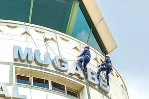 Zimbabvės lyderis buvo įamžintas ir oro uoste