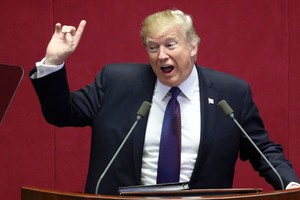 Šiaurės Korėja pasmerkė Donaldo Trumpo „karo kurstymą“ per kelionę po Azijos šalis