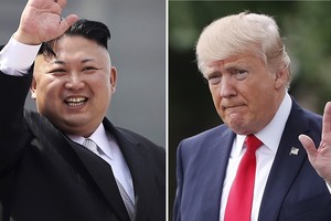 JAV prezidentas vėl pasityčiojo iš Kim Jong-uno, bet nori susidraugauti
