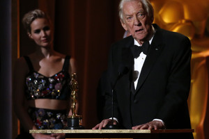 Garbės „Oskaras“ įteiktas Donaldui Sutherlandui