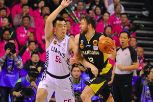 Donatas Motiejūnas pataikė tris tritaškius, bet Šandongo komandos pergalių serija nutrūko