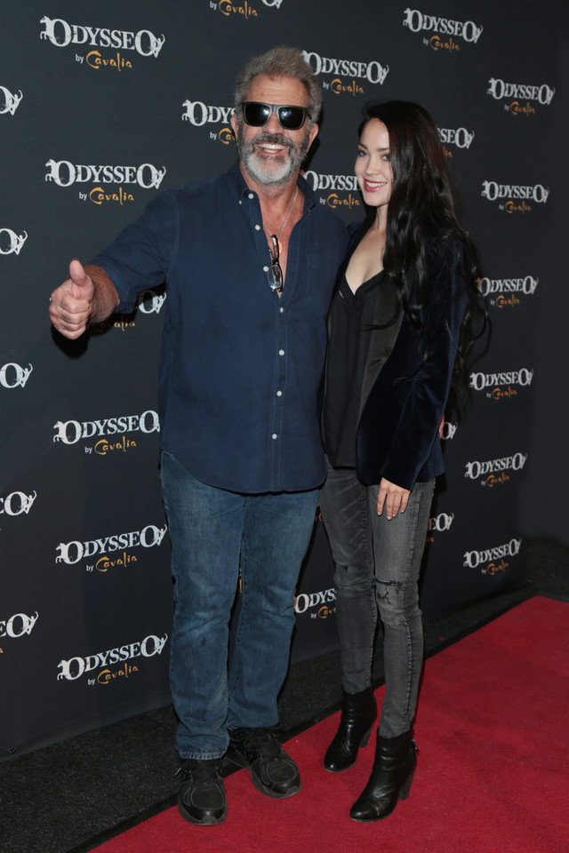  Melas Gibsonas ir Rosalind Ross. <br> ViDA Press nuotr.