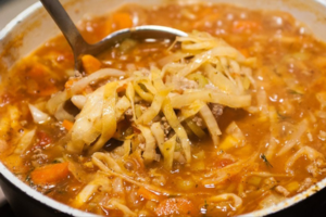 Itališka daržovių sriuba su mėsa. Pigu, paprasta, gardu ir sveika