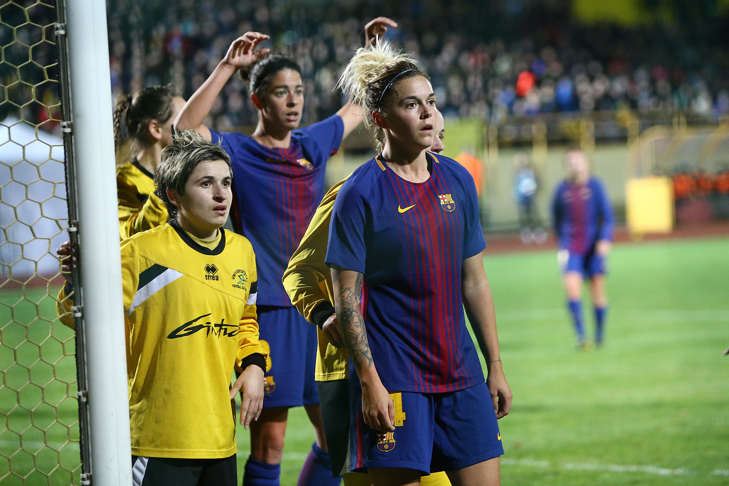  Šiauliuose vietos „Gintra“ moterų komanda žaidė Čempionų lygos rungtynes su „Barcelona“ ekipa.<br> G.Šiupario nuotr.