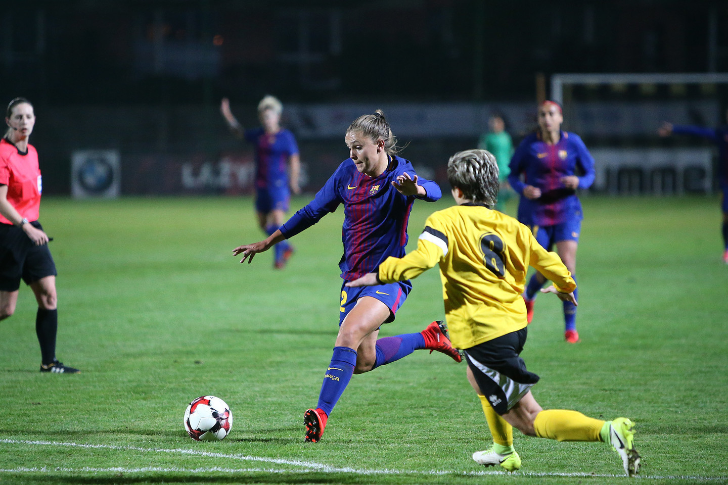  Šiauliuose vietos „Gintra“ moterų komanda žaidė Čempionų lygos rungtynes su „Barcelona“ ekipa.<br> G.Šiupario nuotr.
