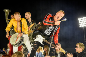 Pamatykite: jubiliejų švenčiančiai grupei „Bix“ - ypatinga Marijono, Svaro ir kitų žvaigždžių dovana