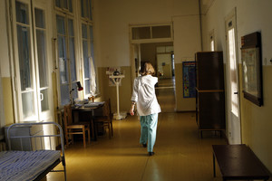 Gydytojų algų didėjimo belaukiant daugėja užsieniečių medikų