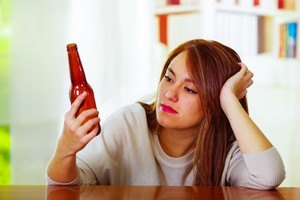 Kas labiau linkę į priklausomybes – vyrai ar moterys? Atsako psichiatras