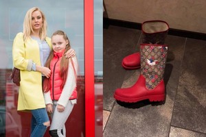 Skaistė Steikūnaitė parduoda jos dukrai per mažus „Gucci“ guminius batus