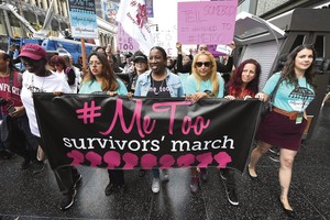 Priekabiautojai verčiami iš postų: nesaugūs nei politikai, nei žvaigždės