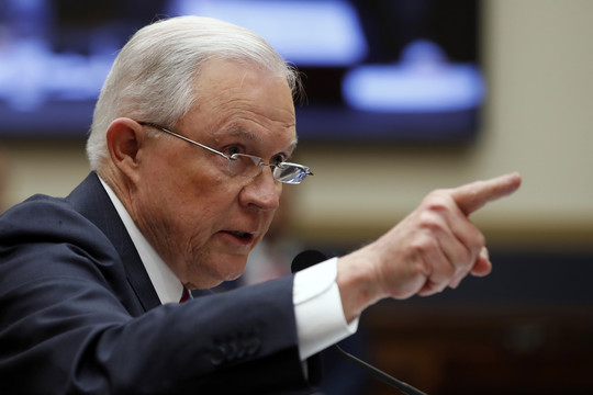 JAV generalinis prokuroras neigia melavęs apie Donaldo Trumpo kampanijos ryšius su Rusija