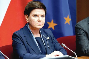 Lenkija kritikuoja „skandalingą“ Europos Parlamento raginimą taikyti jai sankcijas