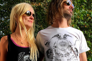 Grupė „Queen“ ir garsi tatuiruočių meistrė pristatė išskirtinio dizaino kolekciją