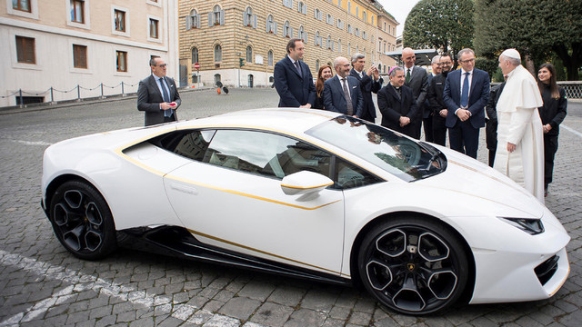 Popiežiaus superautomobilis bus parduodamas aukcione
